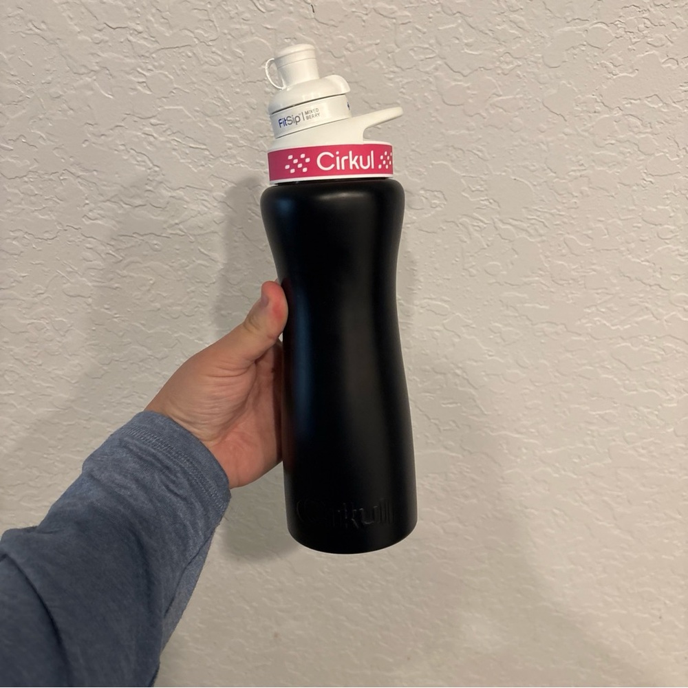 Cirkul matte black water bottle 32oz